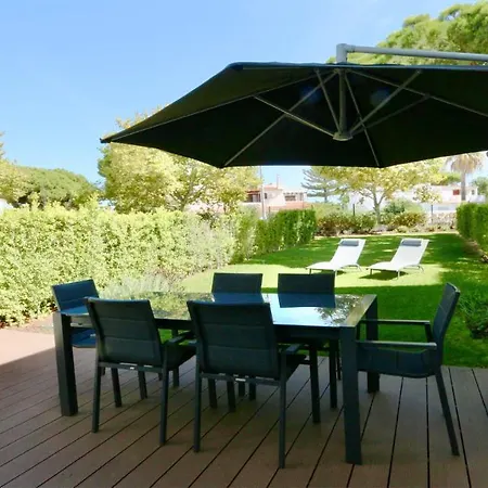 Miya: Marina-adjacent Retreat With Pool And Clever Details Holiday home Vilamoura