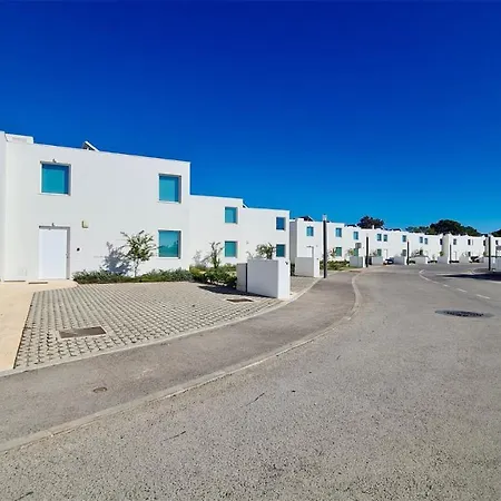 Holiday home Miya: Marina-adjacent Retreat With Pool And Clever Details *